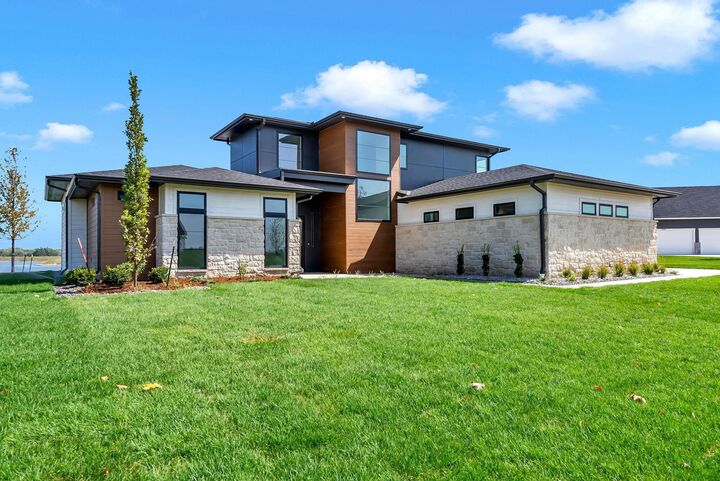 Property Photo:  5118 Shoreside Street  KS 67101 