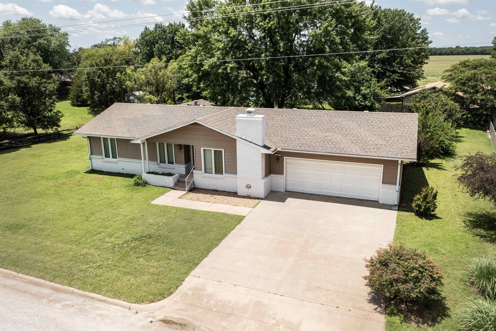 Property Photo:  703 Lucky Ln  KS 67004 