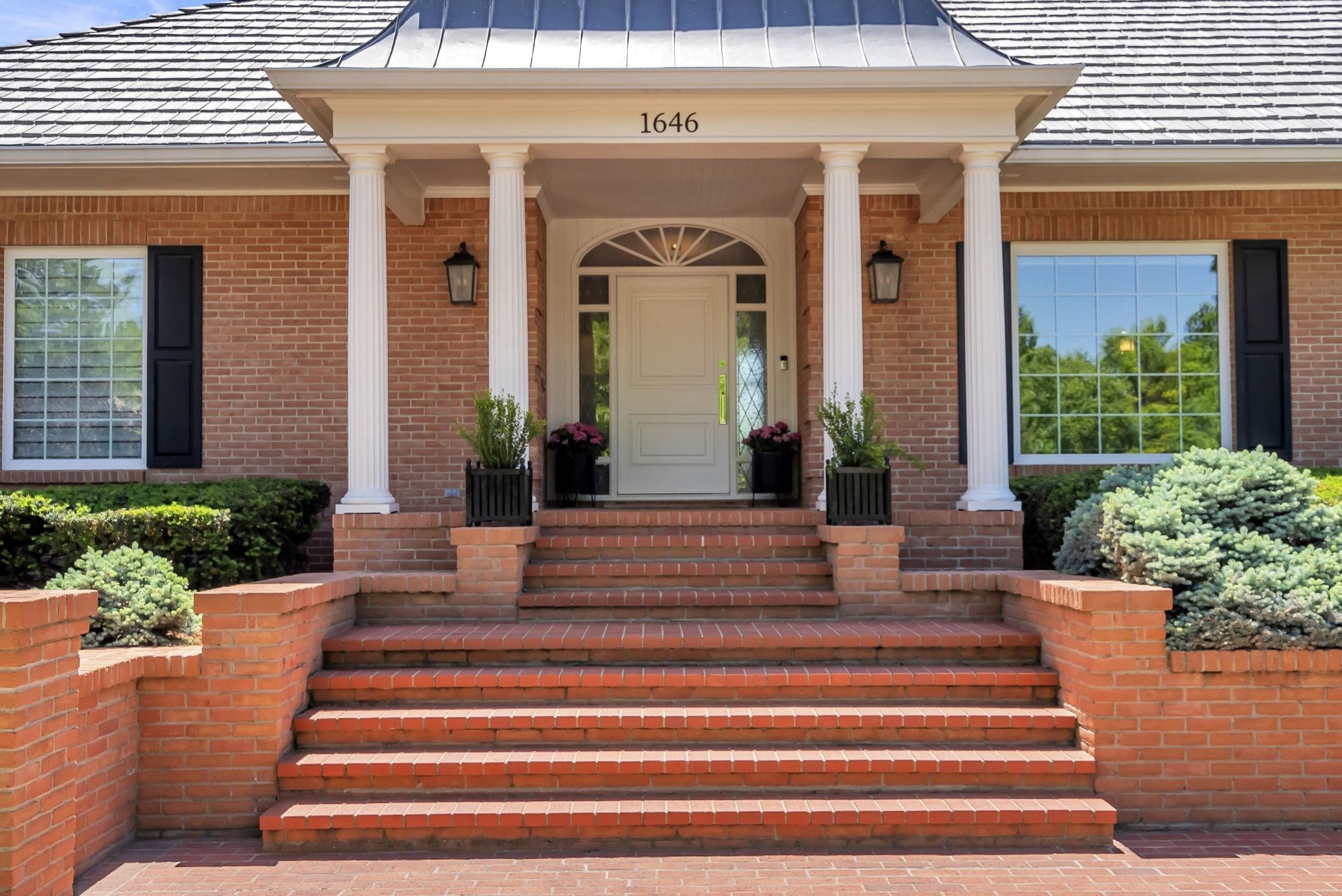 Property Photo: 1646 N Foliage Dr KS 67206
