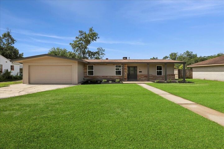 Property Photo:  29 Knotty Pine  TX 77630 