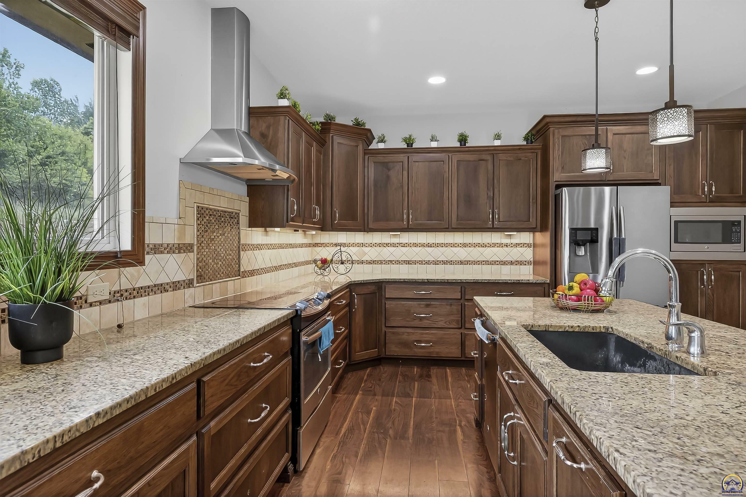 Property Photo: 4432 SW Brandywine Ln KS 66610