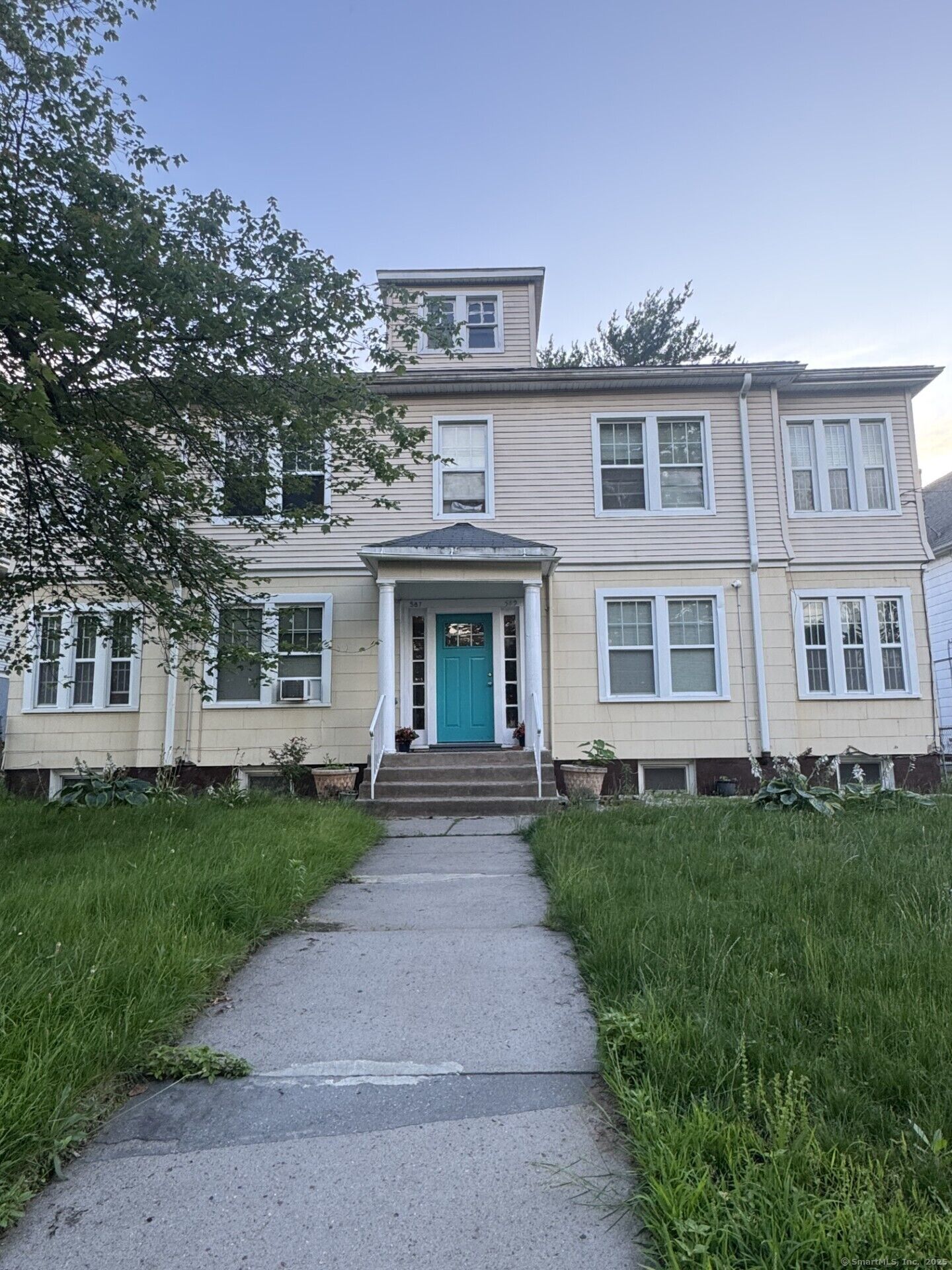Property Photo: 587 Blue Hills Avenue CT 06112