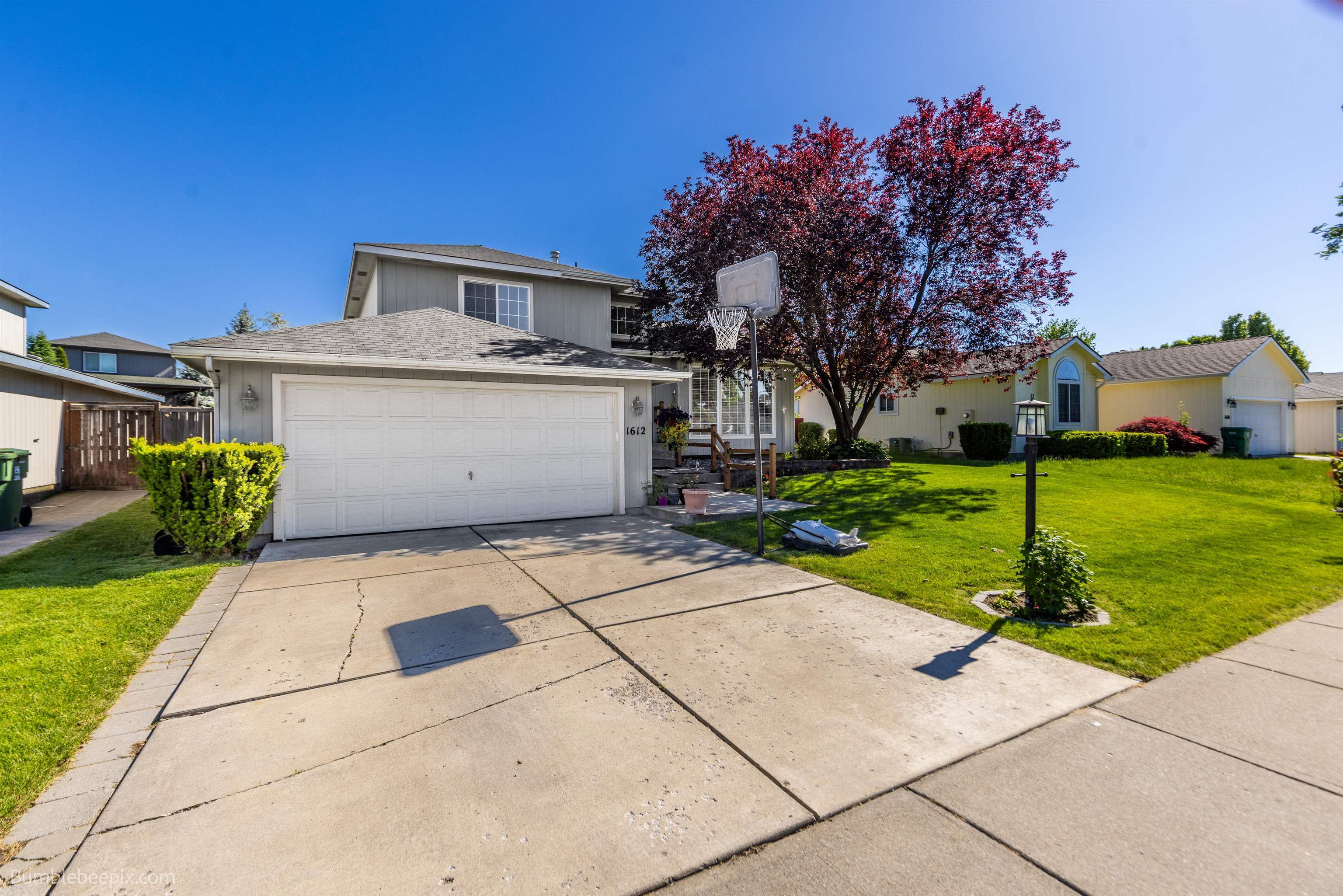 Property Photo: 1612 E Sharpsburg Ave WA 99217