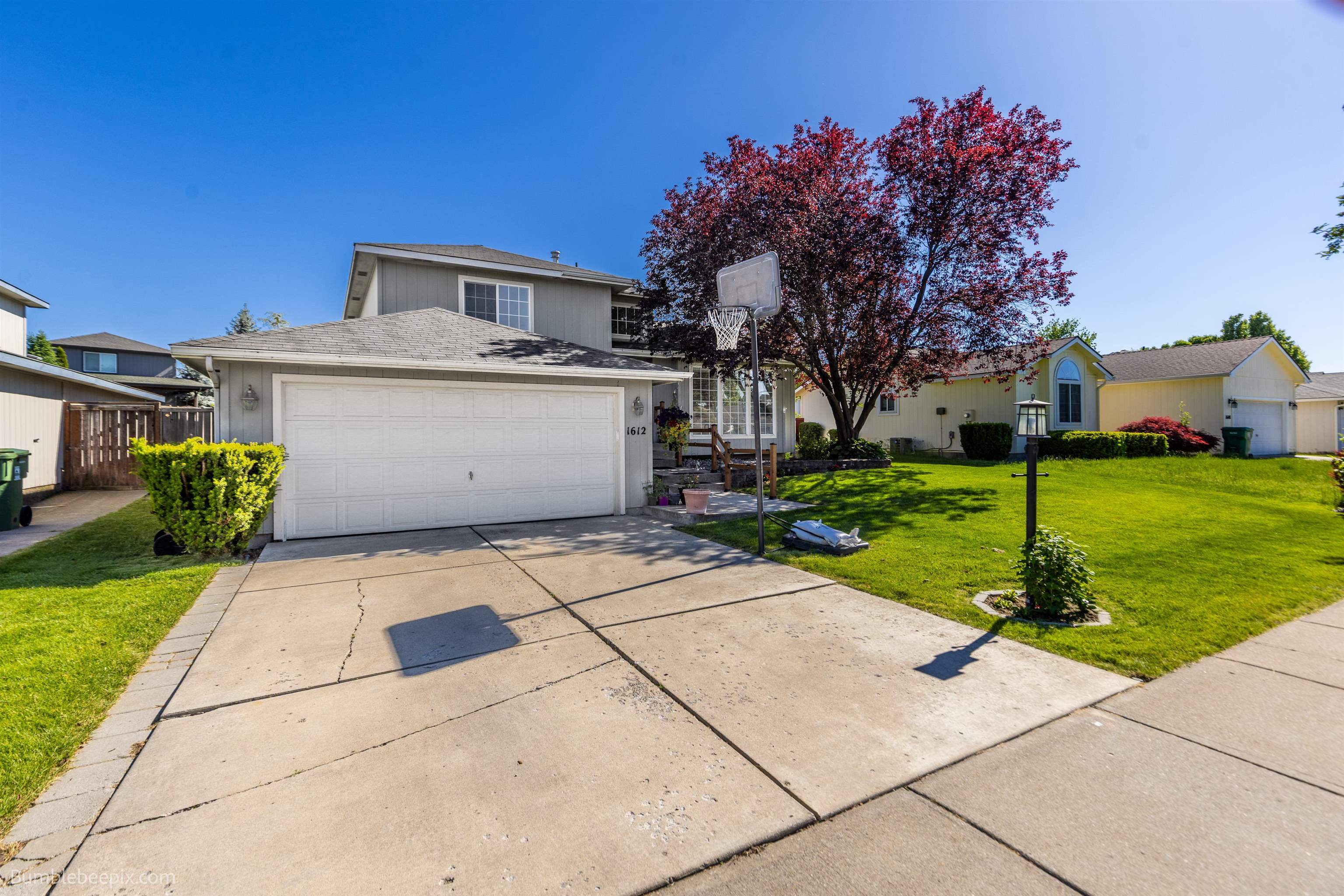 Property Photo: 1612 E Sharpsburg Ave WA 99217