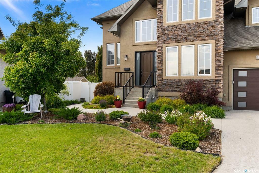 Property Photo:  433 Fairway Place  SK S4L 0A6 