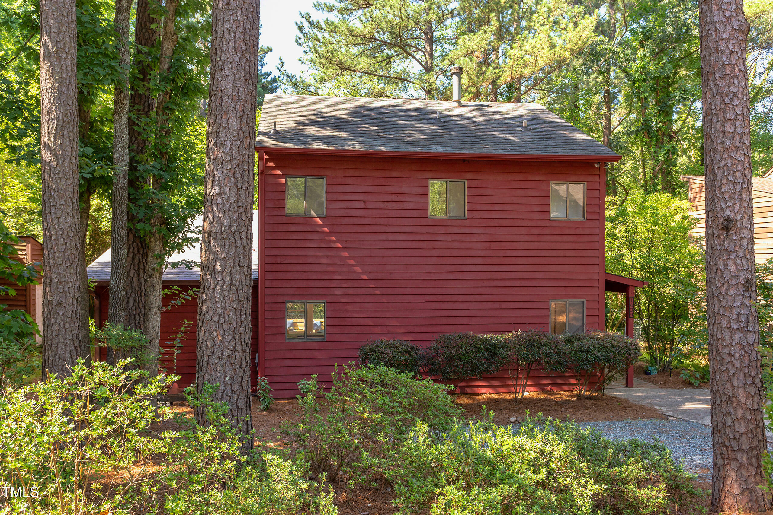 Property Photo: 1409 Valley Run NC 27707