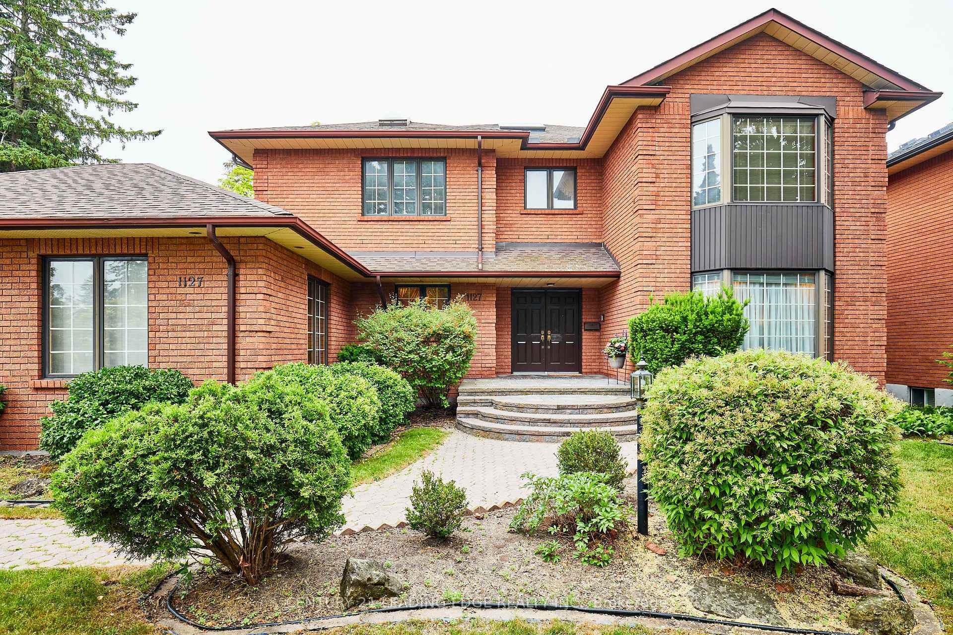 Property Photo: 1127 Oshawa Boulevard N ON L1G 5W2