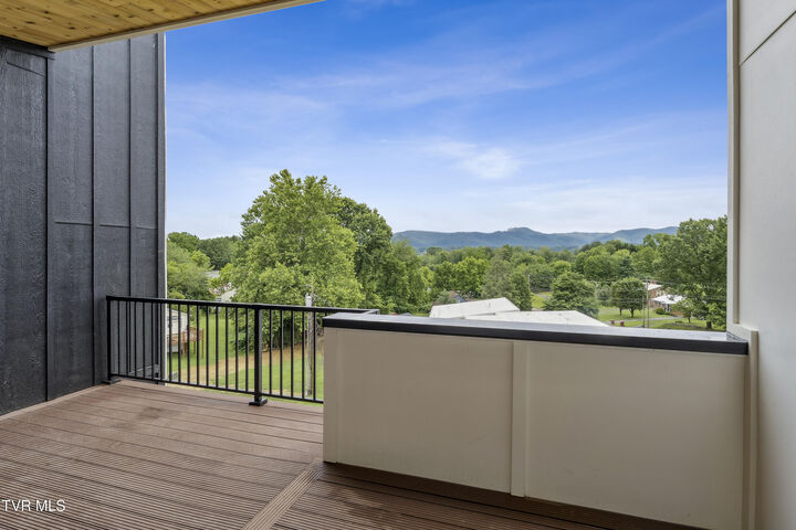 Property Photo: 1533 Pactolas Road 105 TN 37604