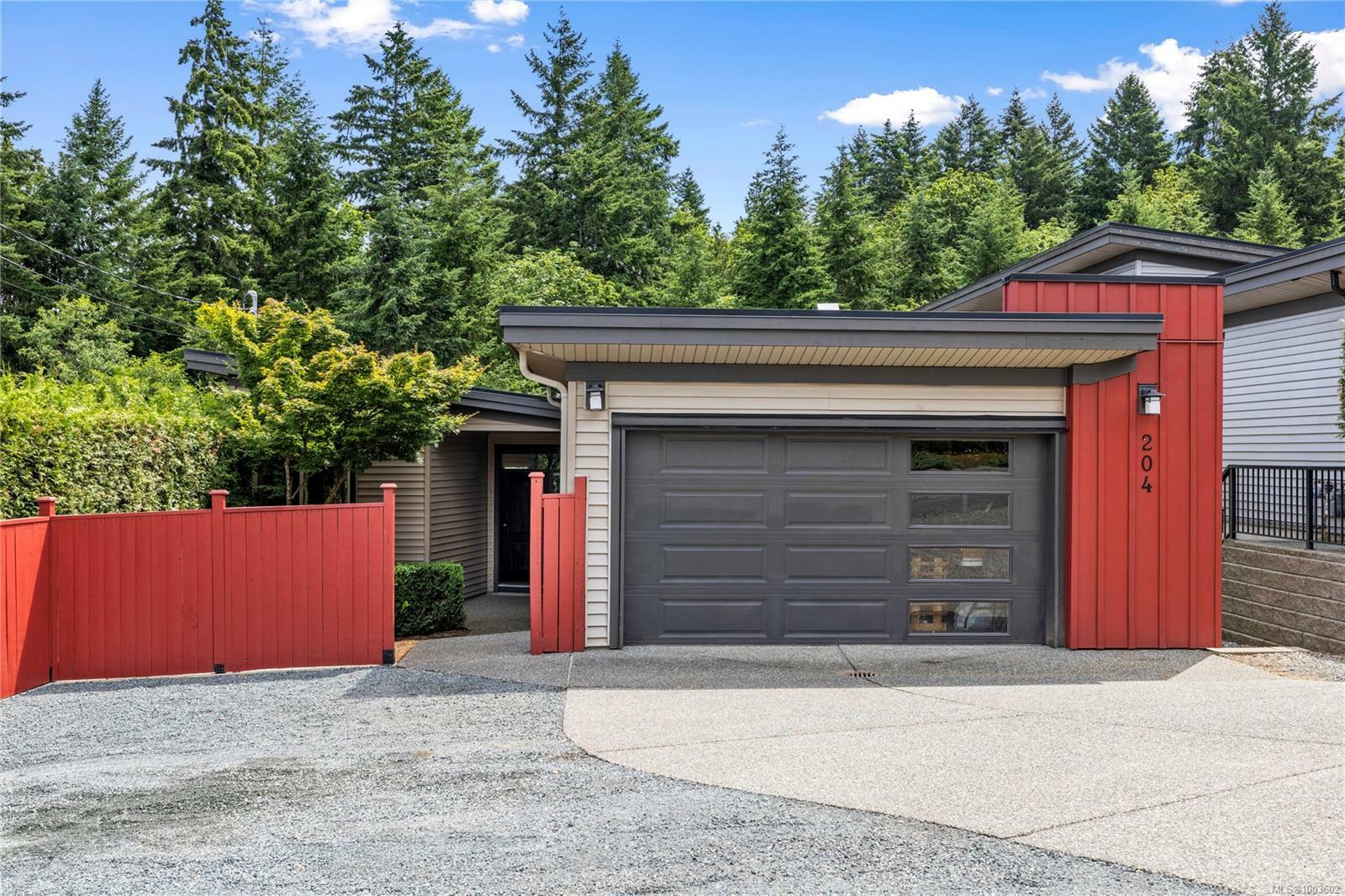 Property Photo:  204 Westwood Rd  BC V9R 6S3 
