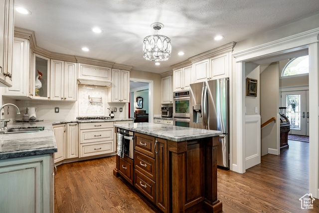 Property Photo: 19 S Snowstar Ln UT 84092