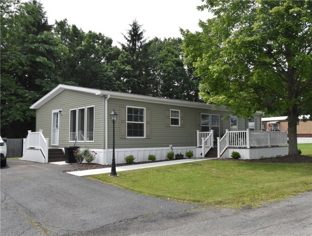 Property Photo: 16 Concord Circle PA 15042