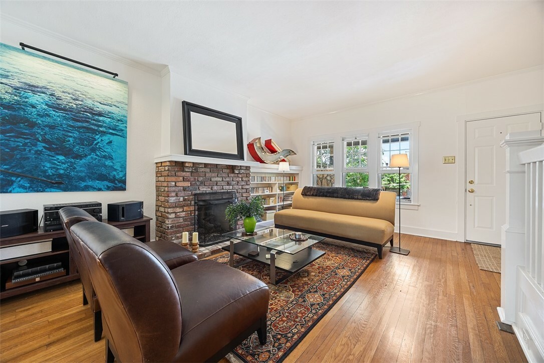 Property Photo: 5626 Darlington Rd PA 15217