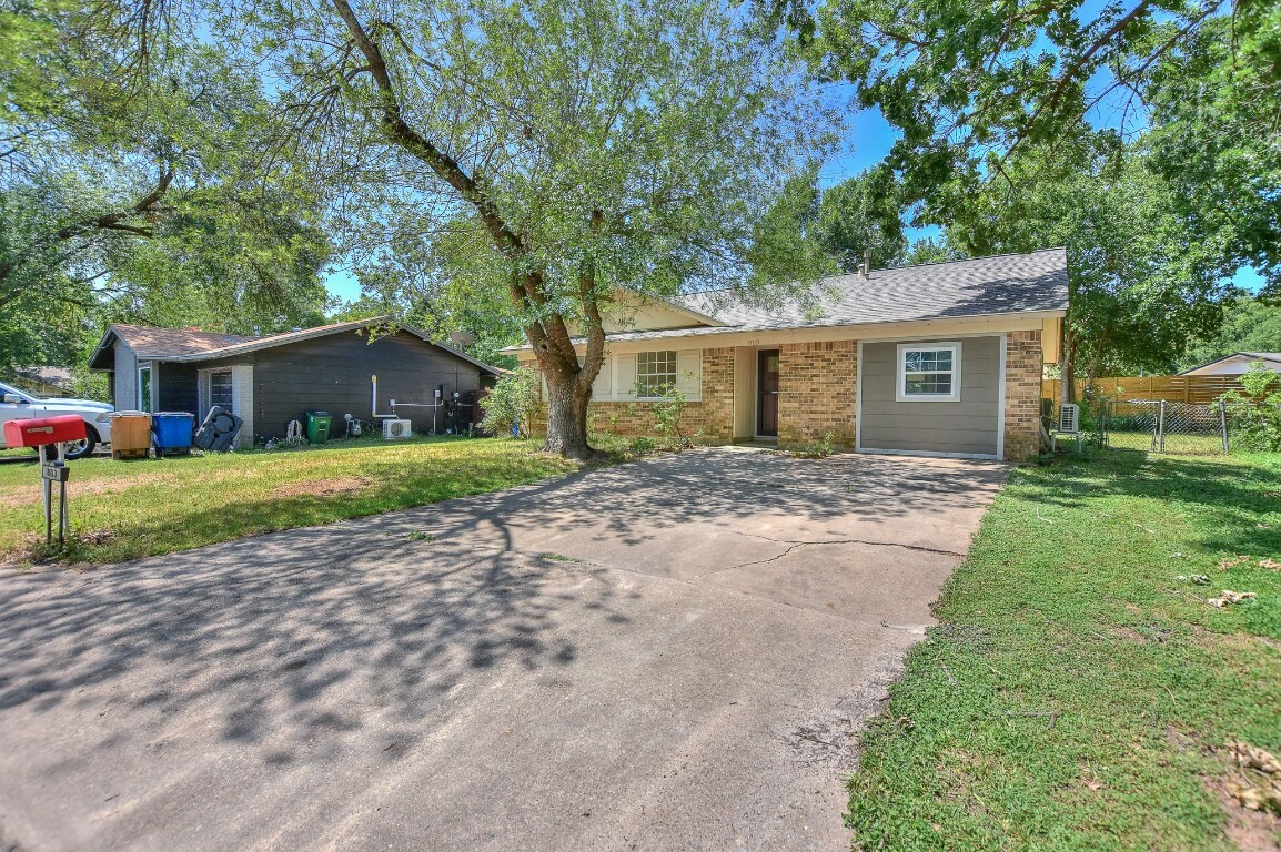 Property Photo: 803 Easy Day Cove TX 78745