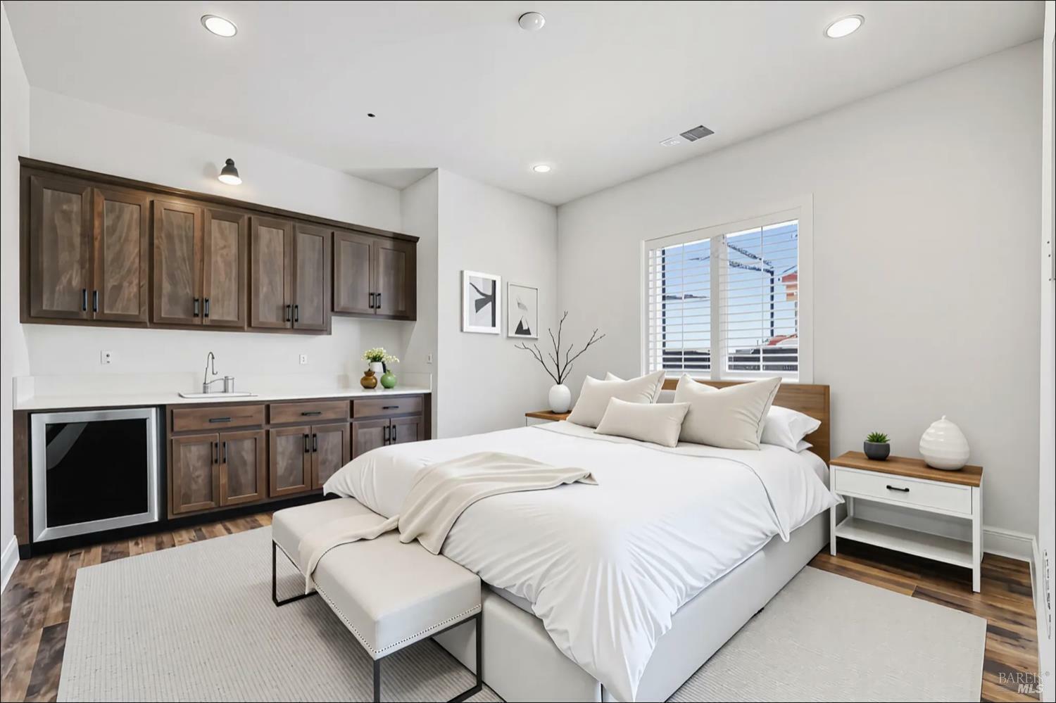 Property Photo: 6006 Peacock Court CA 95688