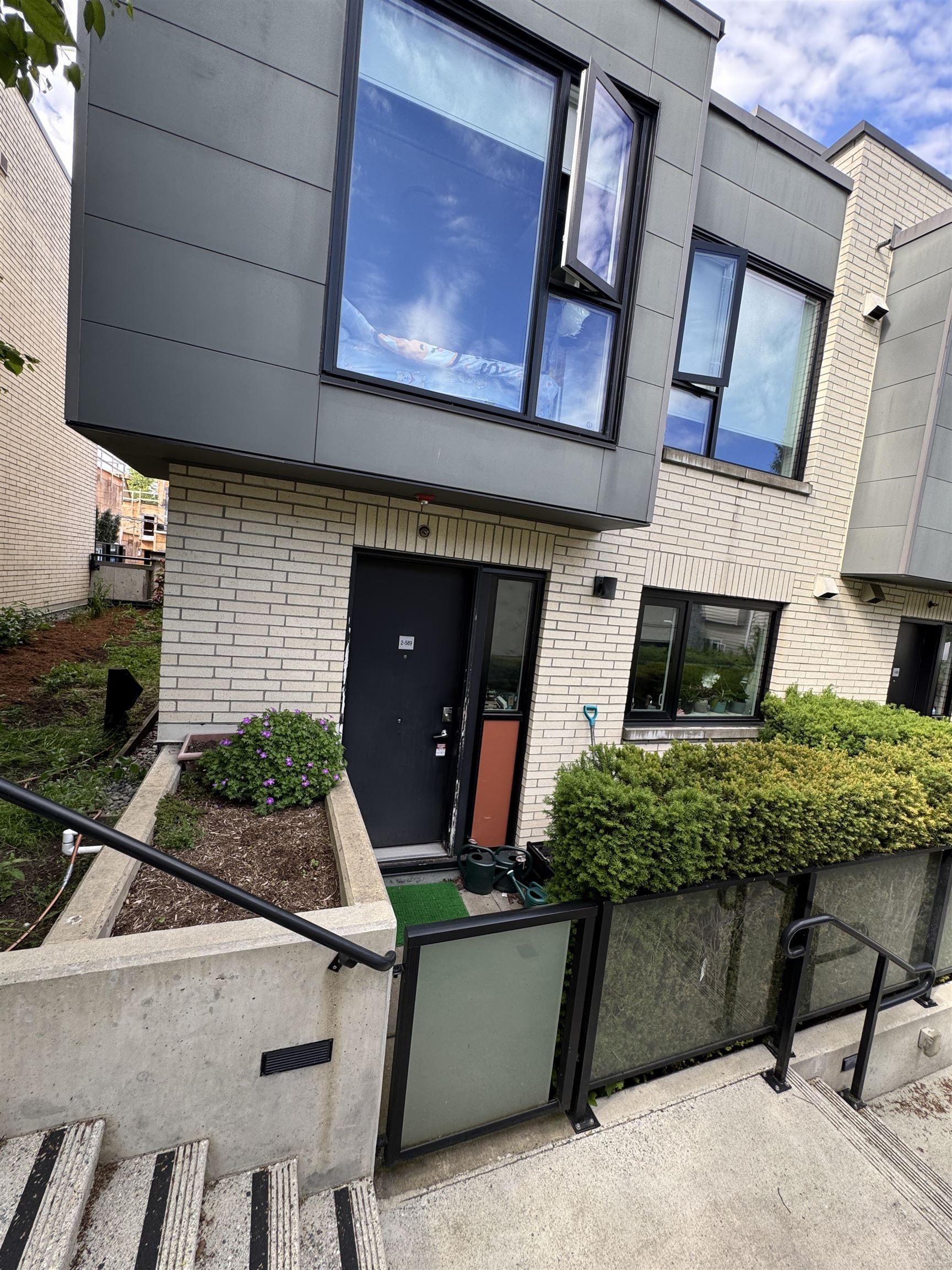 Property Photo: 589 W King Edward Avenue 2 BC V5Z 2C4