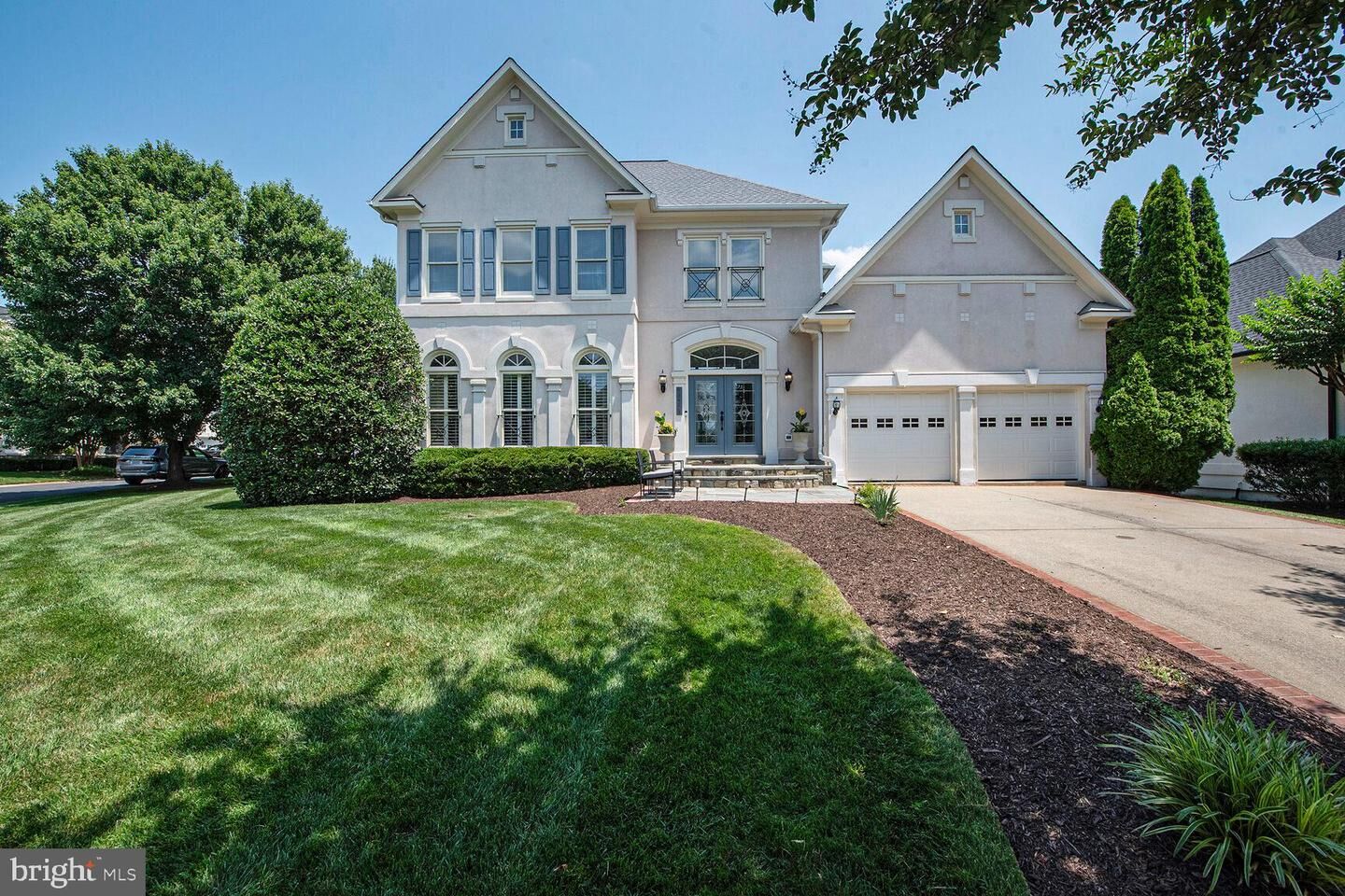 Property Photo: 43553 Jackson Hole Circle VA 20176