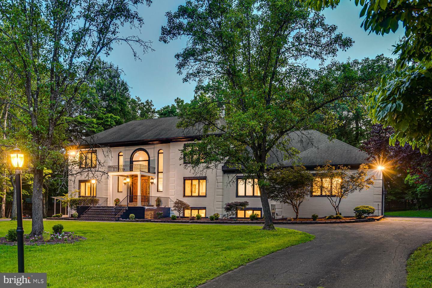 Property Photo: 9118 Bells Mill Road MD 20854