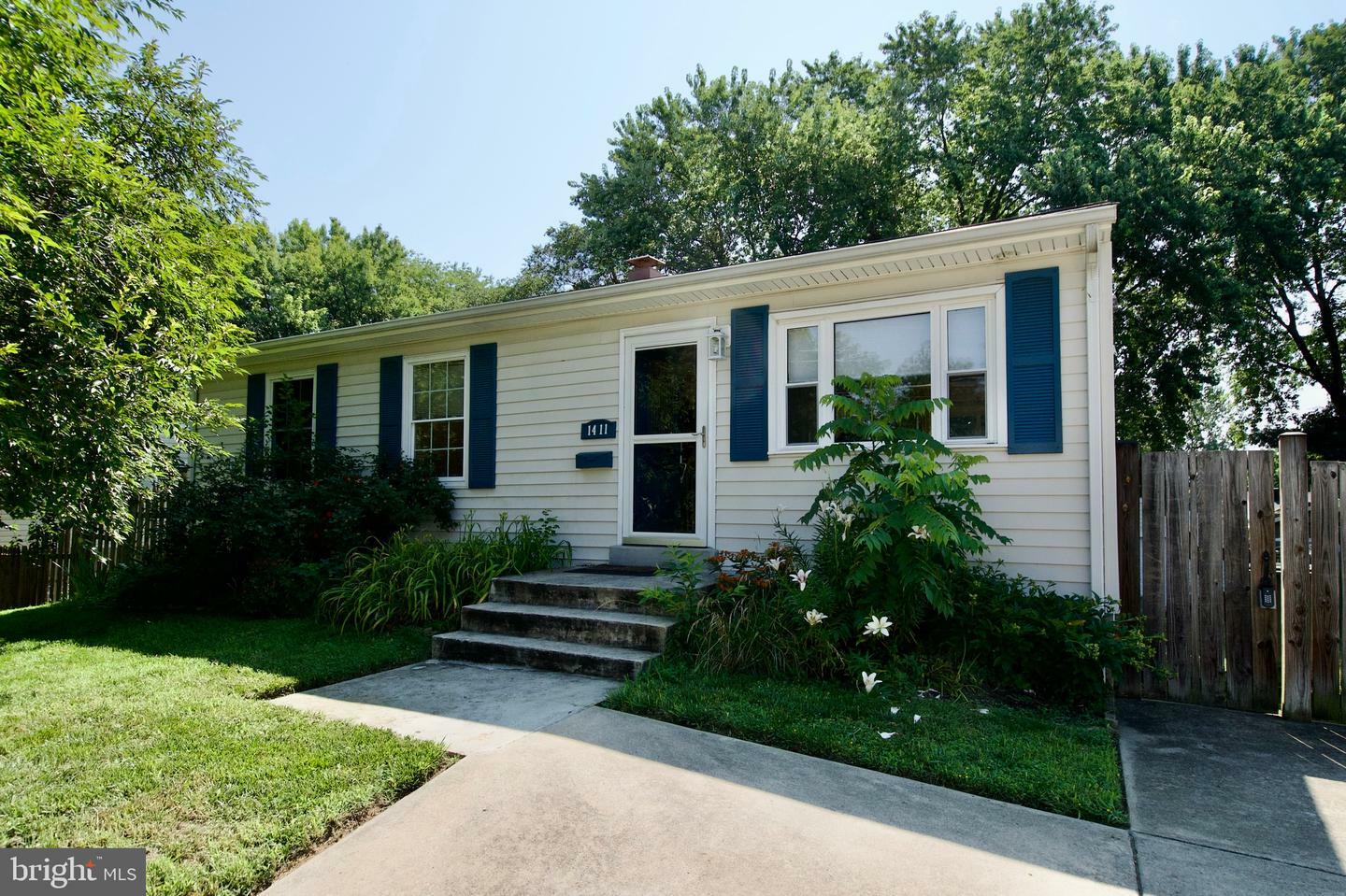 Property Photo:  1411 Kentucky Avenue  VA 22191 