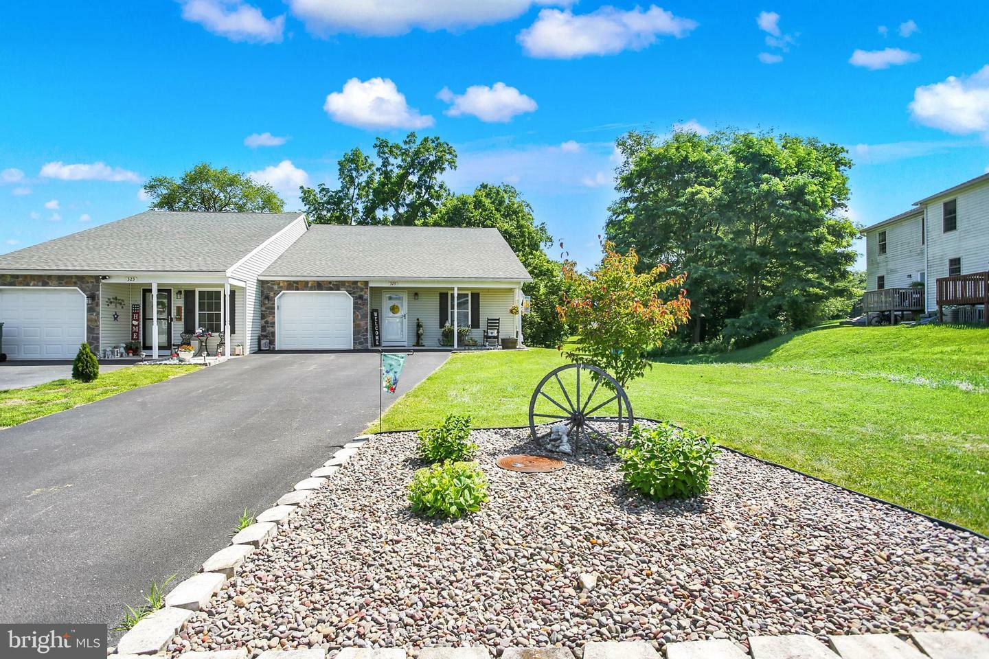 Property Photo: 325 Pelham Court PA 17013