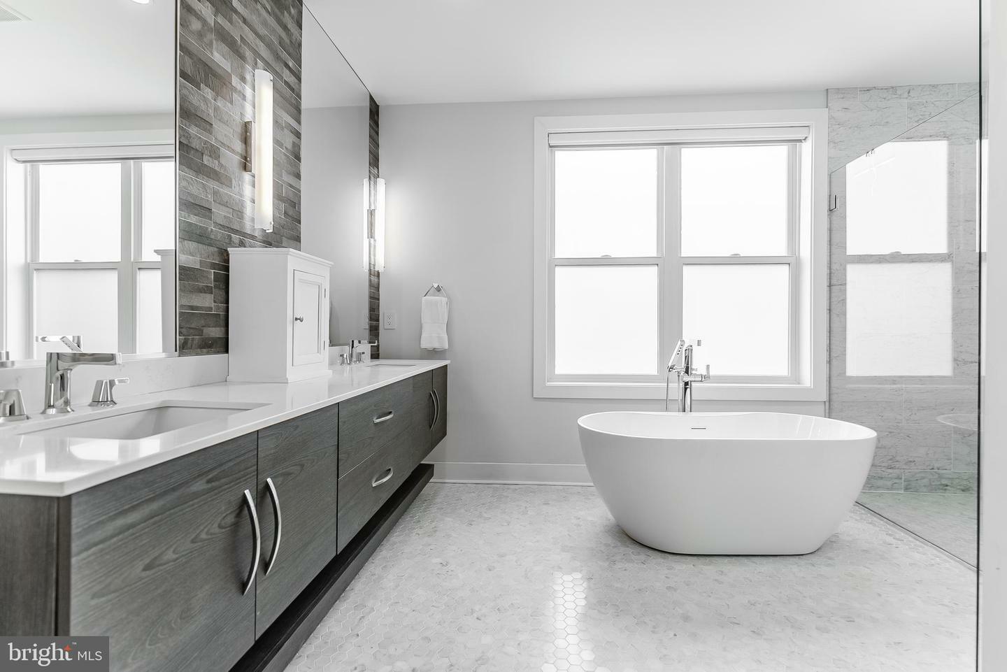 1217 Bainbridge Street  Philadelphia PA 19147 photo