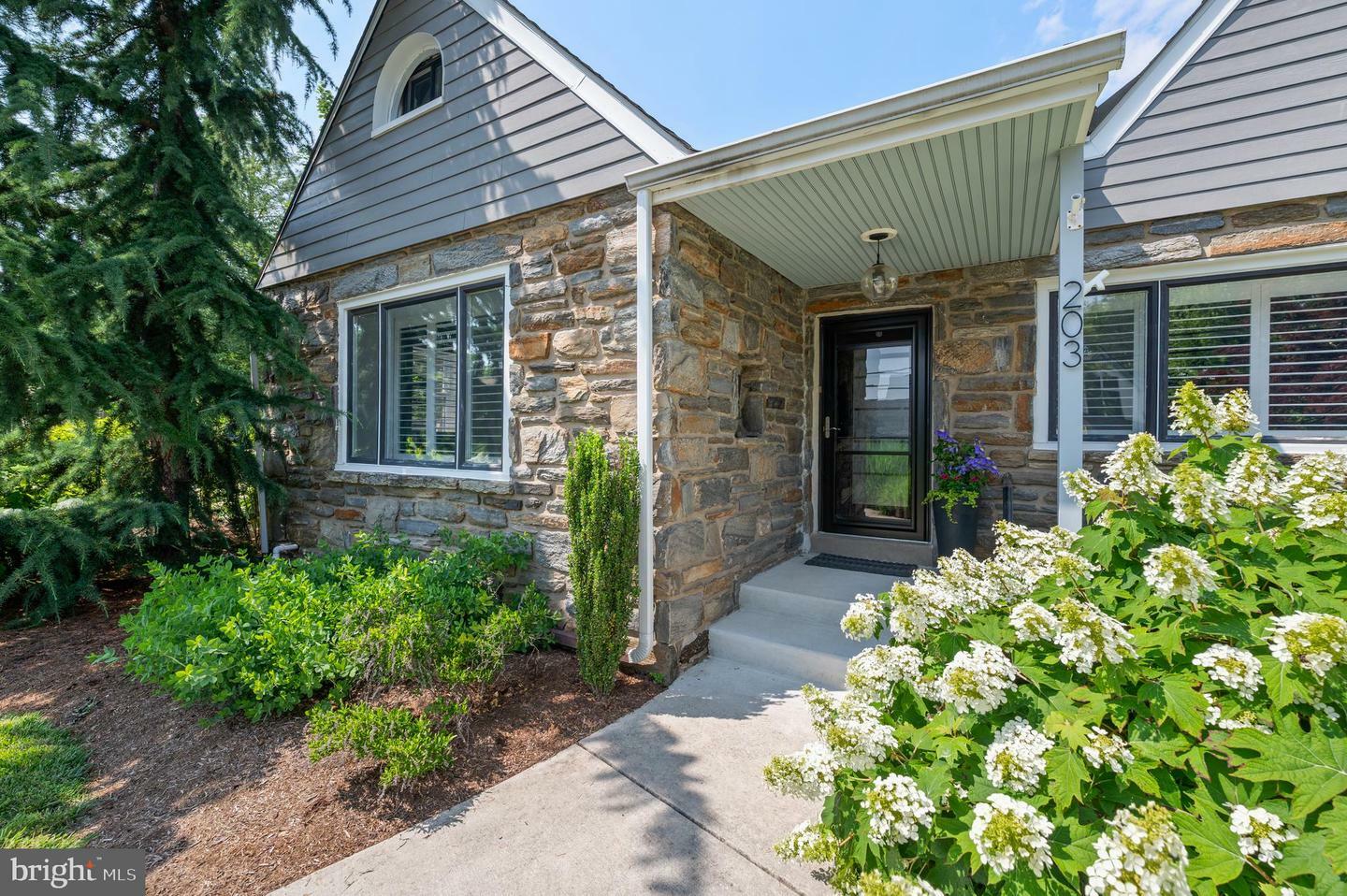 Property Photo:  203 E 5th Street  PA 19063 