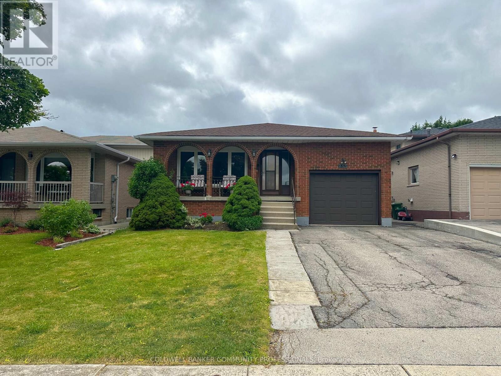 Property Photo:  233 Lawnhurst Court  ON L8V 4R4 