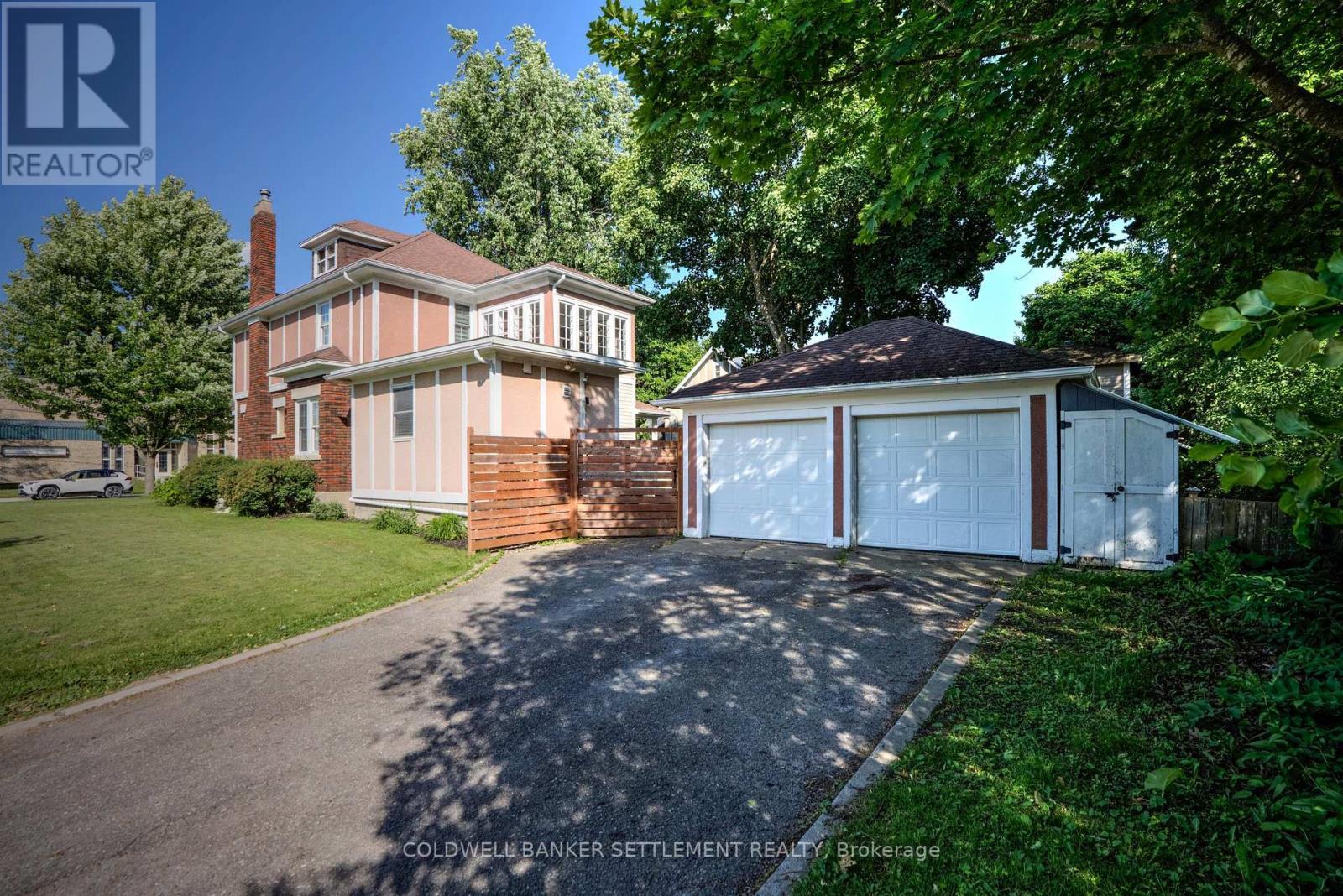 Property Photo: 18 Victoria Street ON K7H 2H6