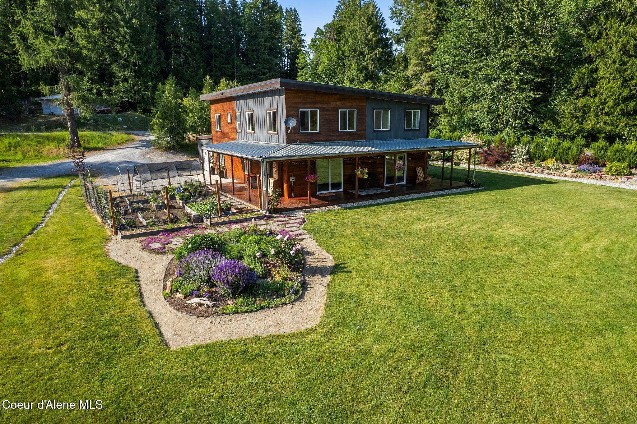 Property Photo: 925 Lower Pack River Rd ID 83864