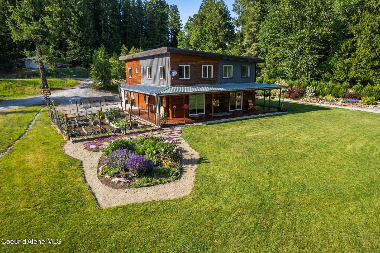 Property Photo: 925 Lower Pack River Rd ID 83864