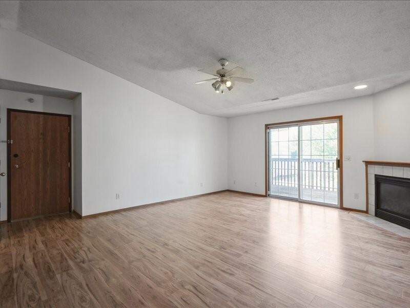 Property Photo: 651 Kimberlite St IA 52340