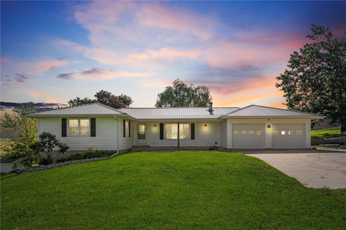 Property Photo: 6752 29th Avenue IA 52332