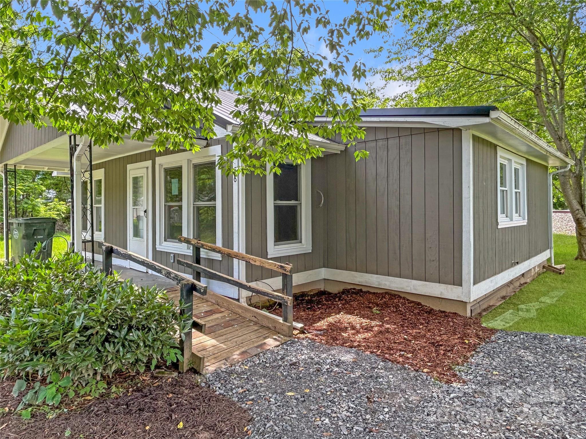 Property Photo: 36 Graybark Court NC 28786