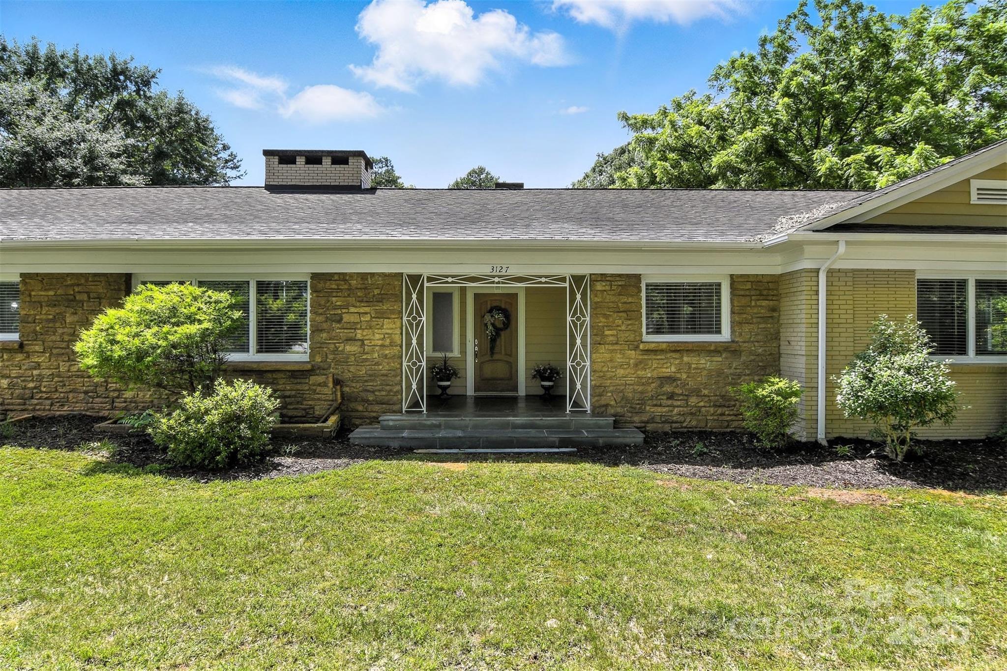 Property Photo: 3127 N Center Street NC 28601