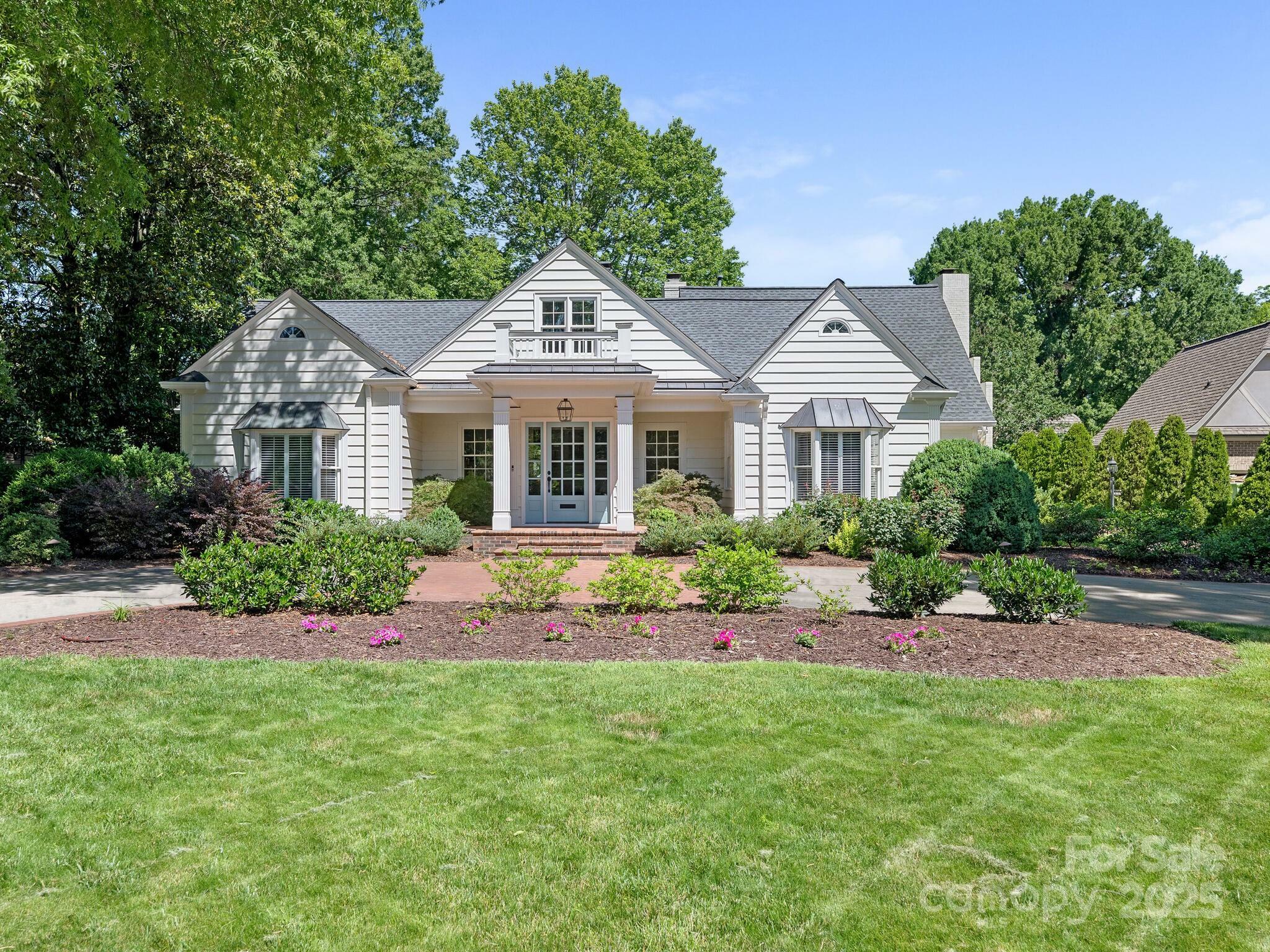 Property Photo: 2410 Vernon Drive NC 28211