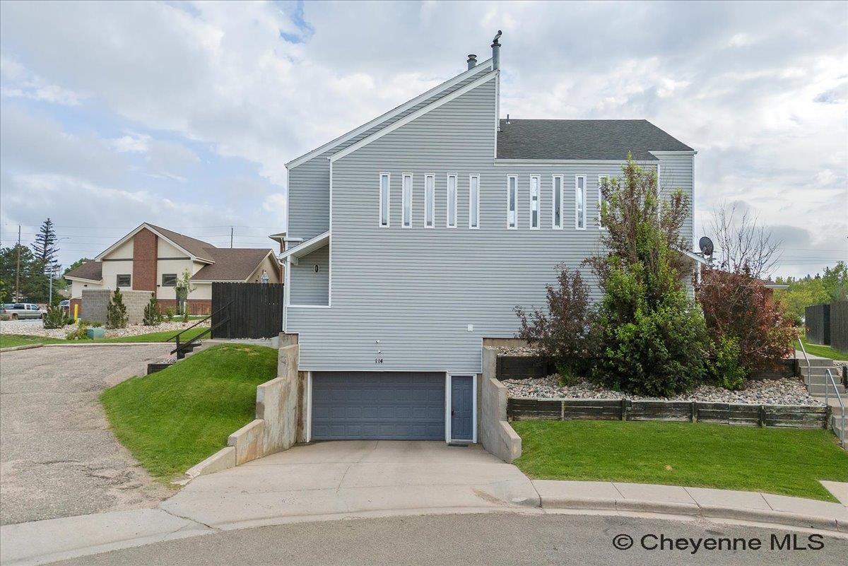 Property Photo: 114 Brookfield Ct 8 WY 82009