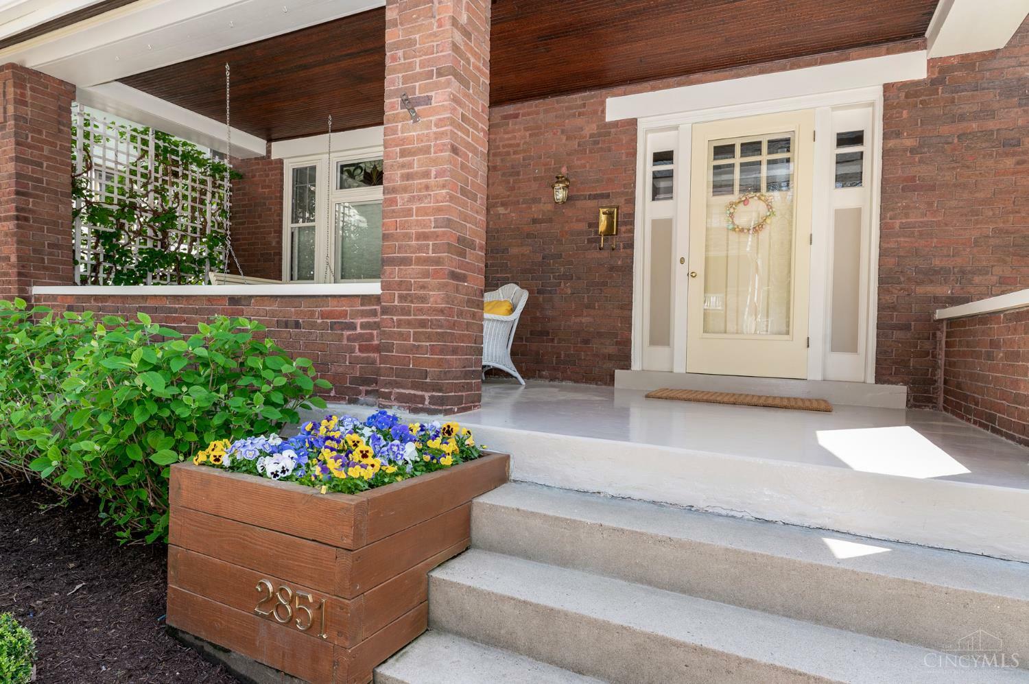 Property Photo: 2851 Pine Grove Avenue OH 45208
