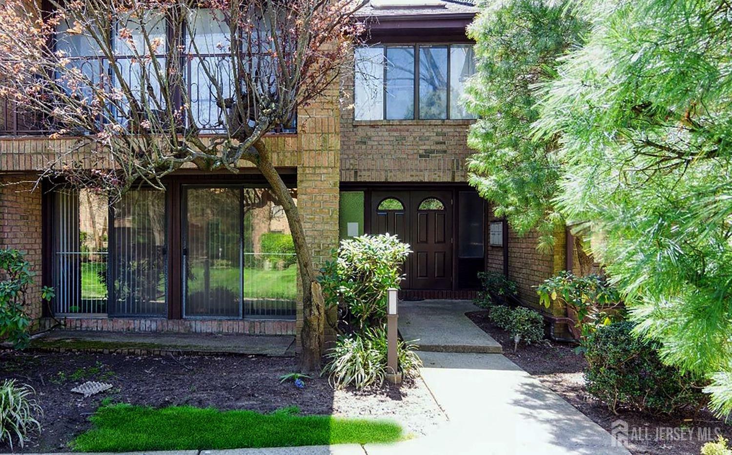 320 Willowbrook Drive  North Brunswick NJ 08902 photo