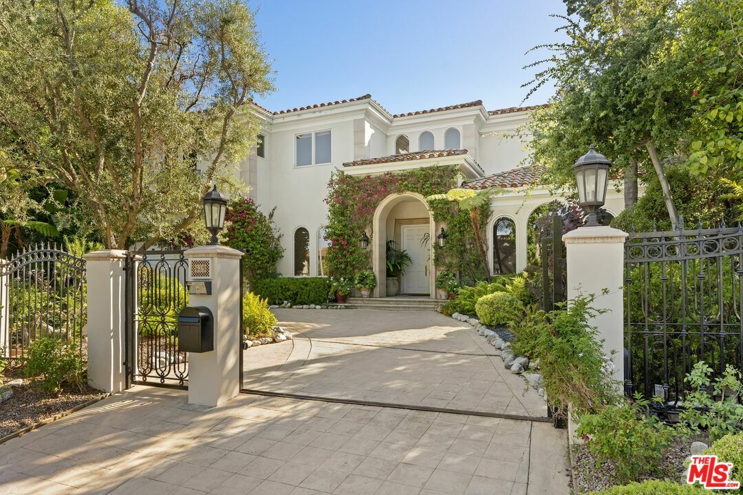 625 Foothill Rd  Beverly Hills CA 90210 photo
