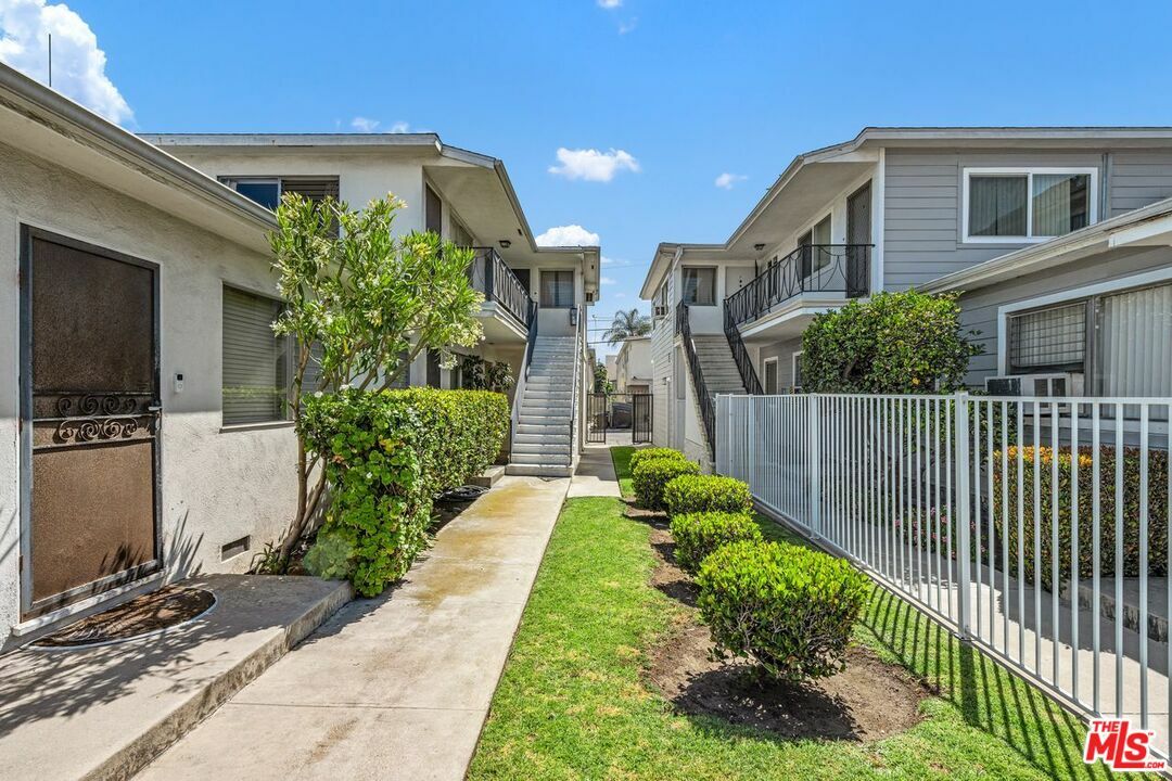 Property Photo: 1657 Colby Ave CA 90025