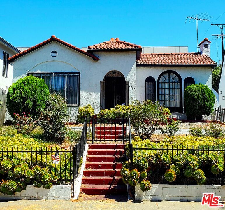 Property Photo: 5021 Elmwood Ave CA 90004