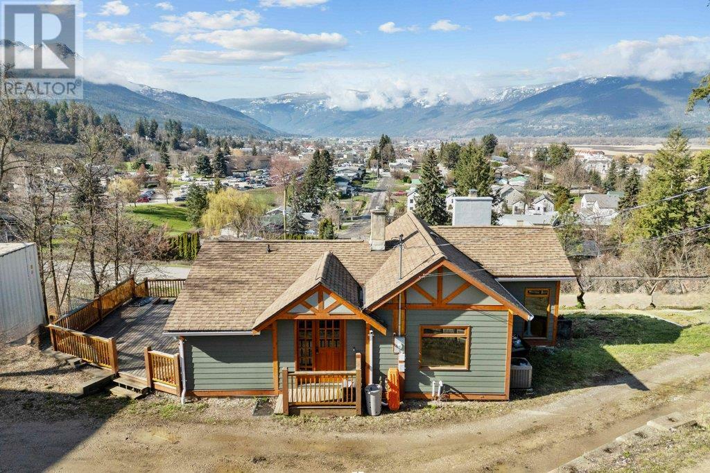 1321 10 Avenue Northeast  Salmon Arm BC V1E 2V6 photo