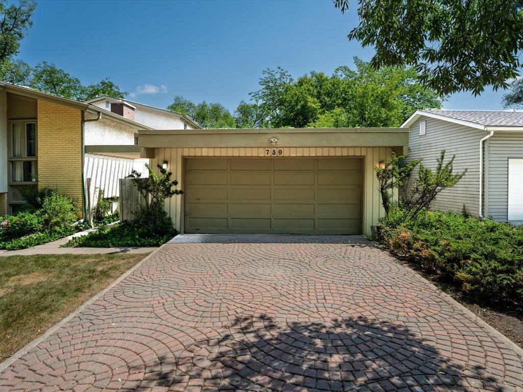 Property Photo: 739 Pepperloaf Crescent MB R3R 1G2