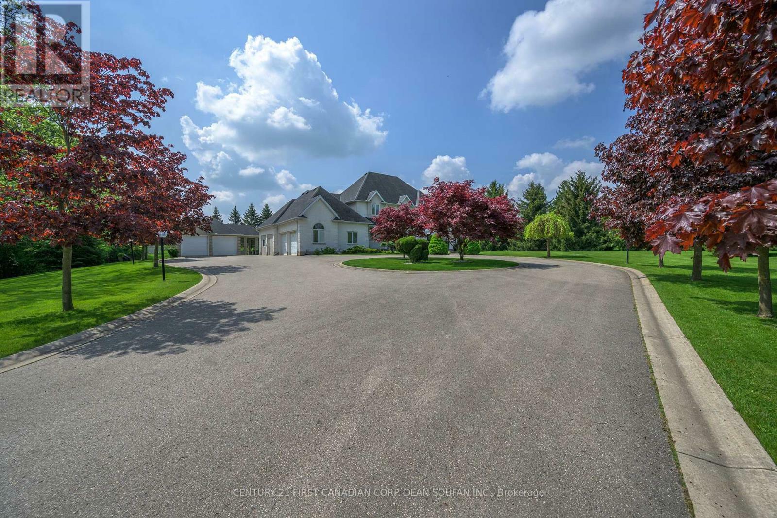 Photo de la propriété:  20735 Denfield Road  ON N6H 5L2 
