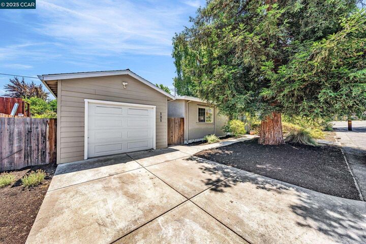 Property Photo: 121 School Ln CA 94597