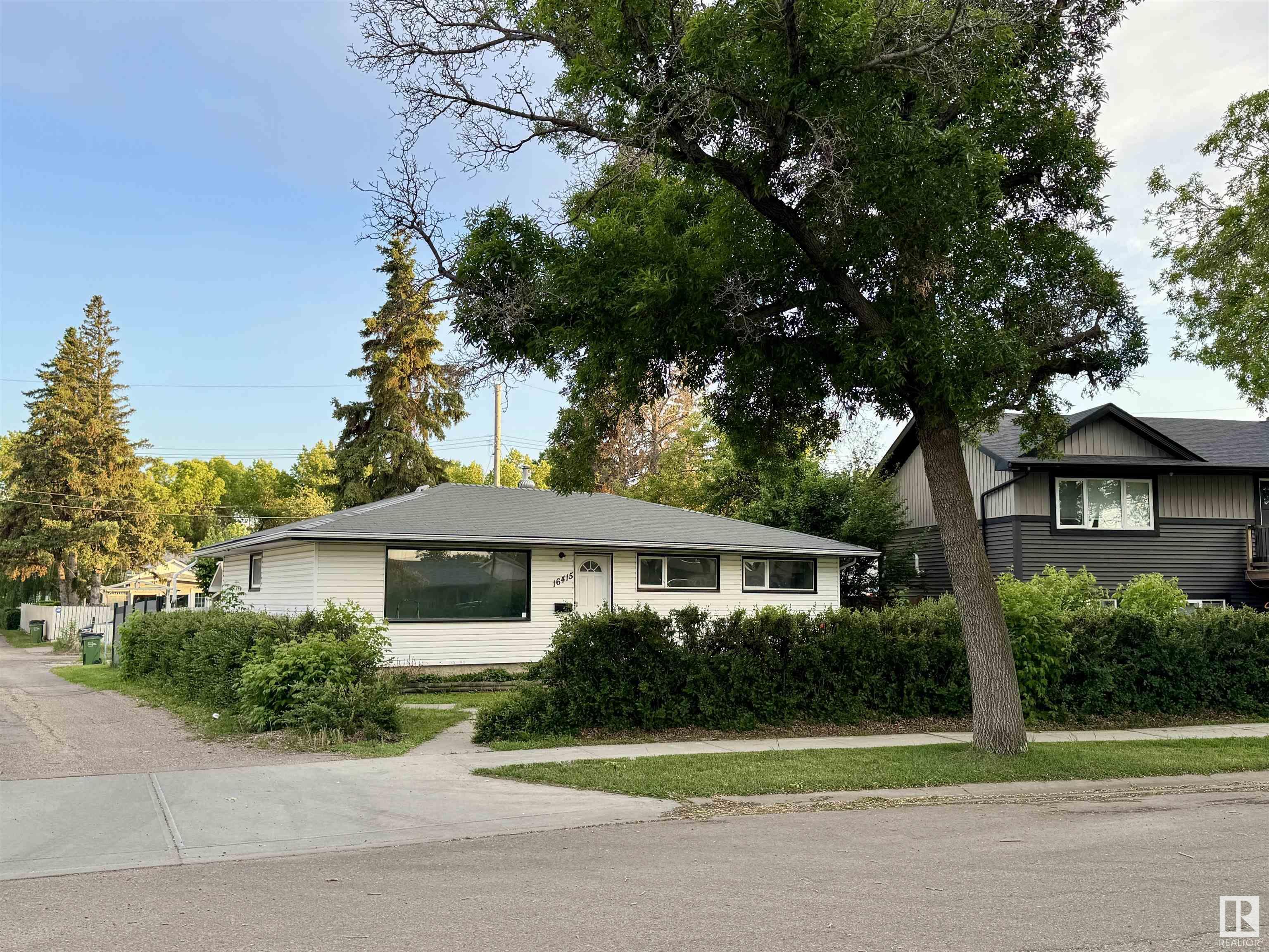 Photo de la propriété: 16415 106 Avenue NW AB T5P 0X1