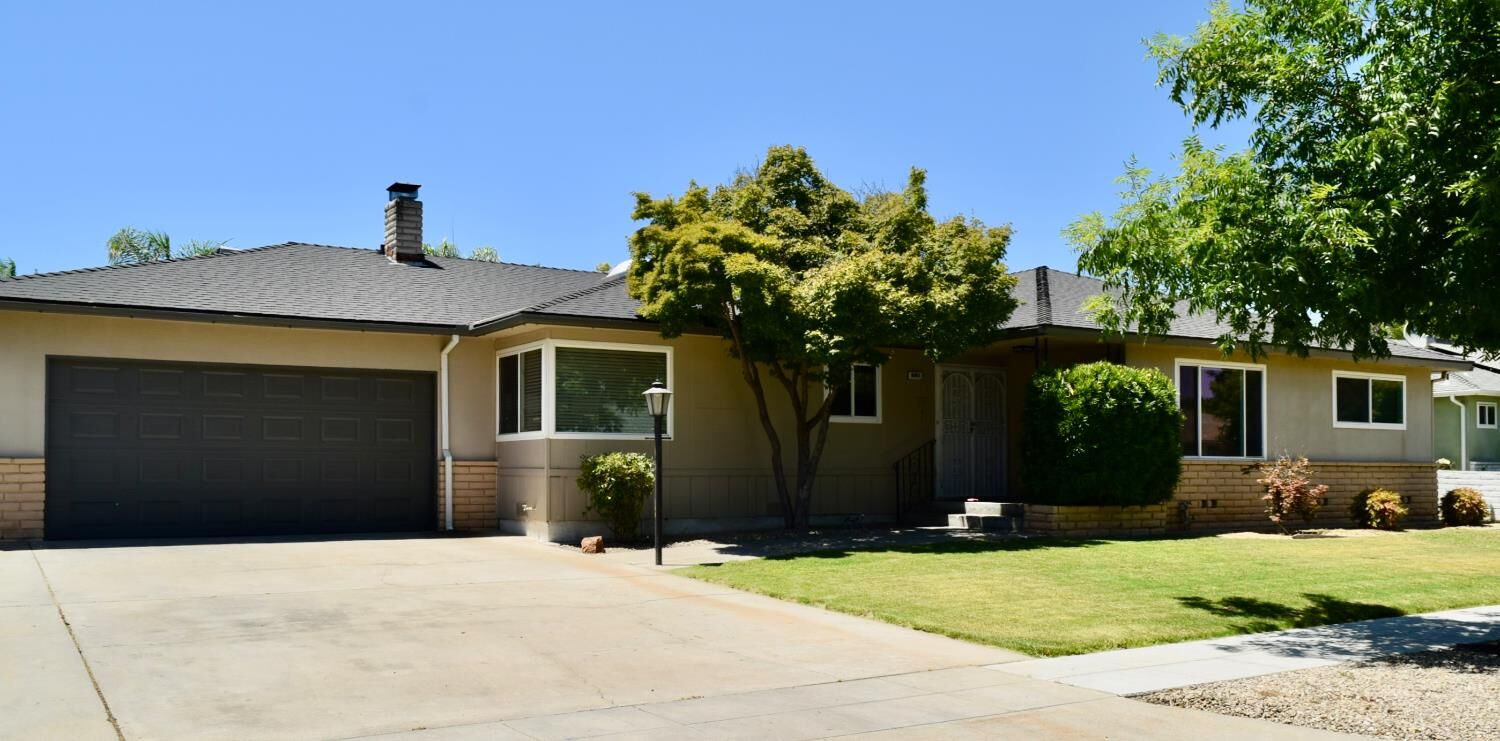 Property Photo:  6061 N 9th Street  CA 93710 