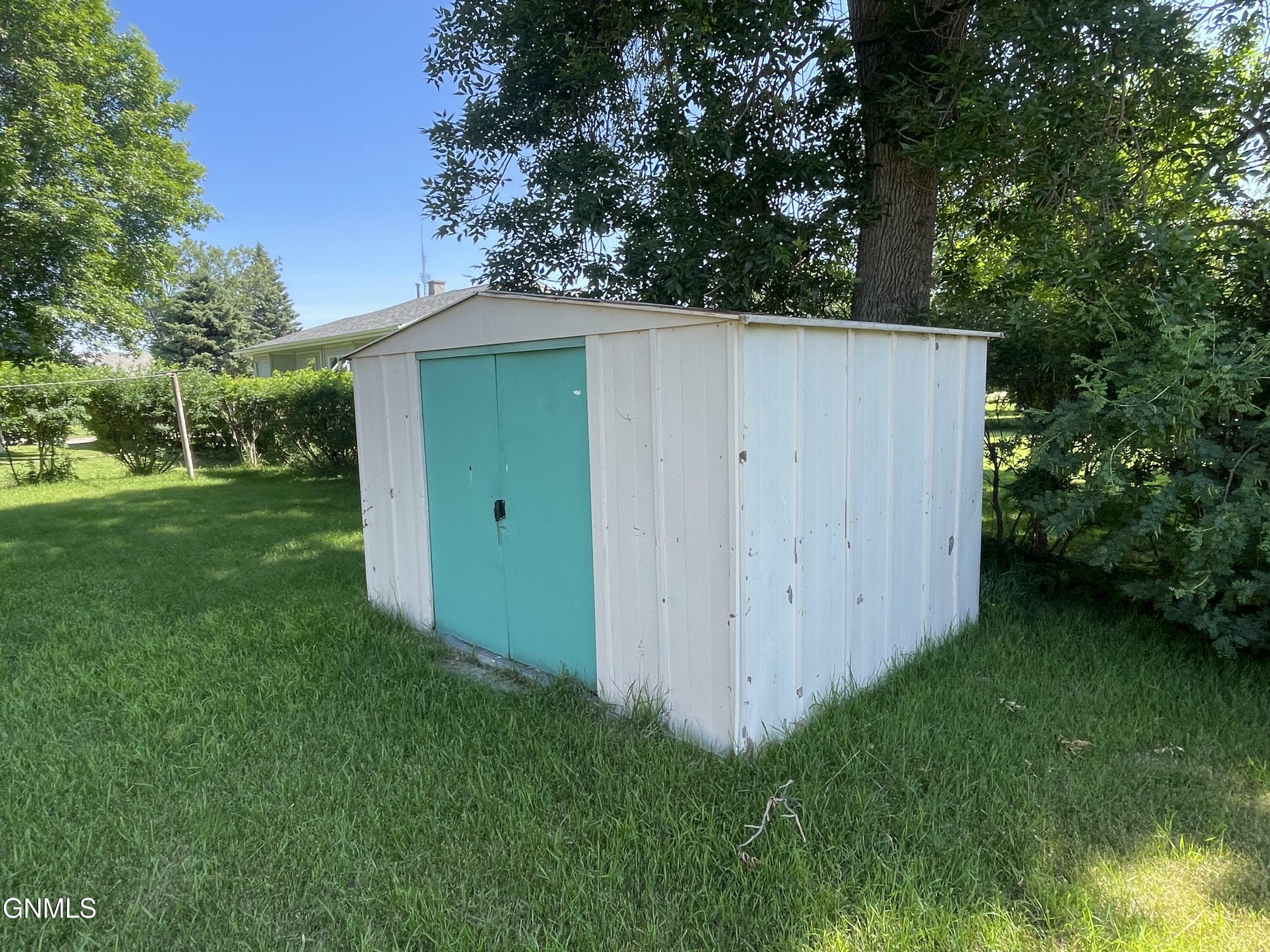 Property Photo: 366 7th Avenue N ND 58421