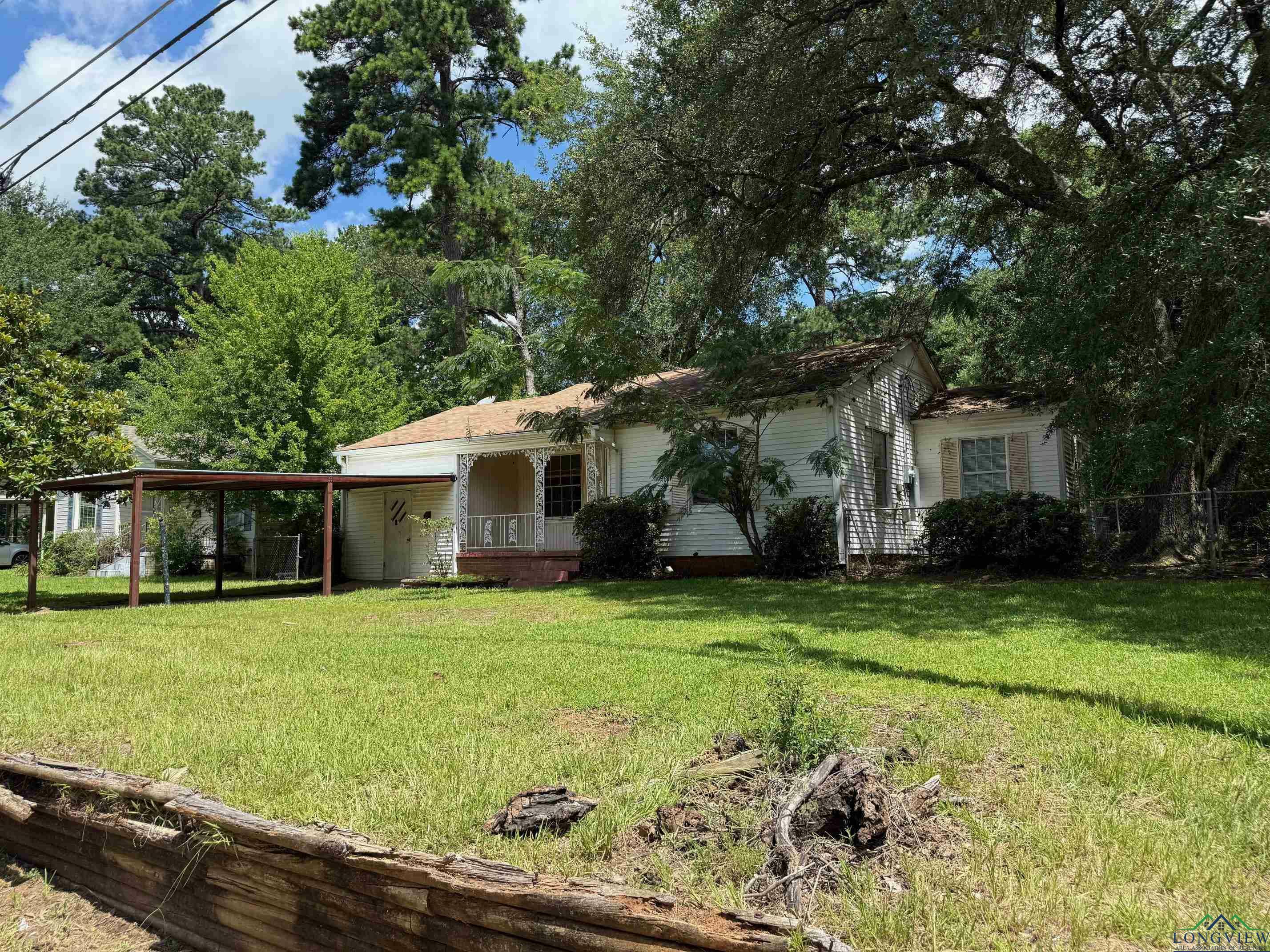 Property Photo: 1417 Mahlow Dr. TX 75601