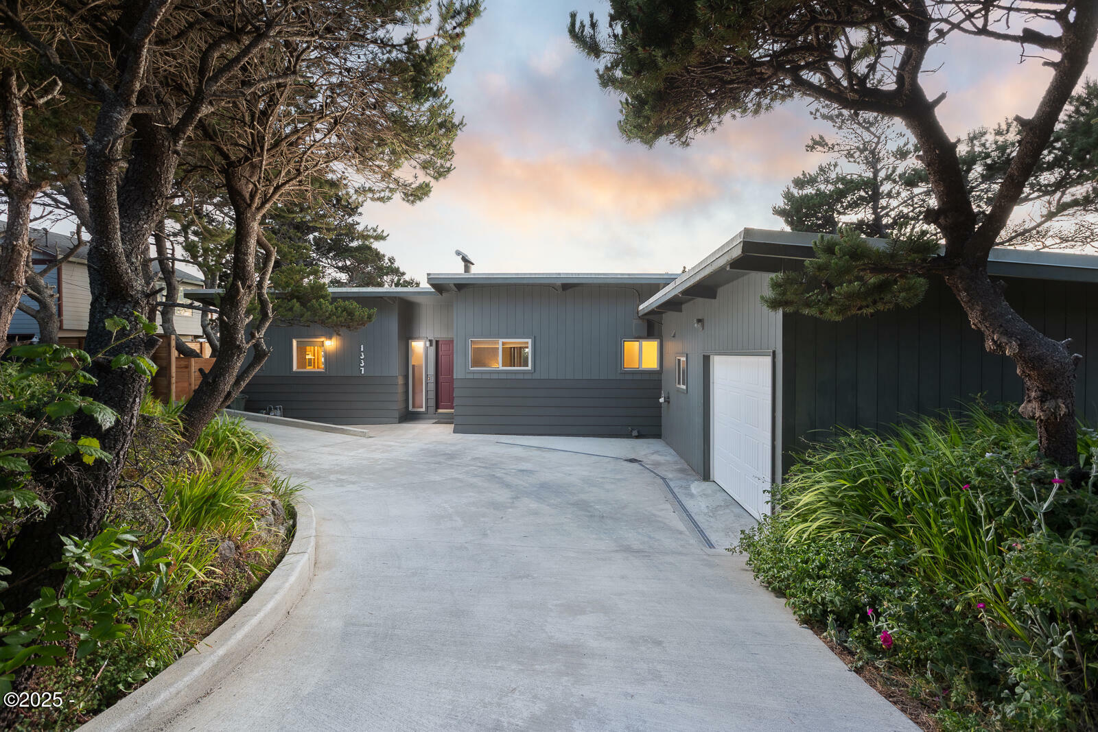 Property Photo:  1337 NW Oceanview Drive  OR 97365 