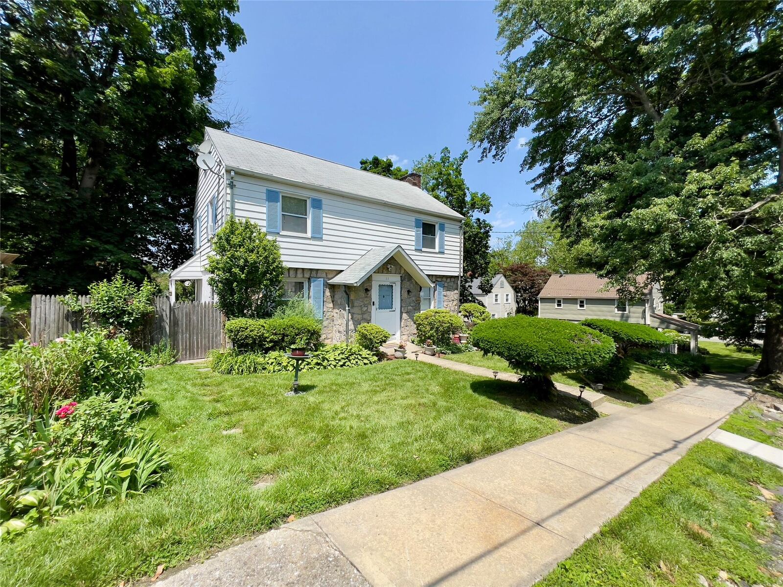 Property Photo:  11 Crest Avenue  NY 10550 